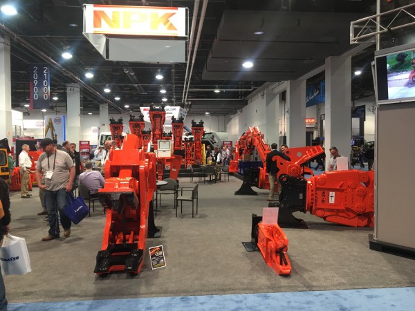 NPK booth, ConExpo 2017 - Size contrast: U31JRA on the left, K3JR demolition shear on the right